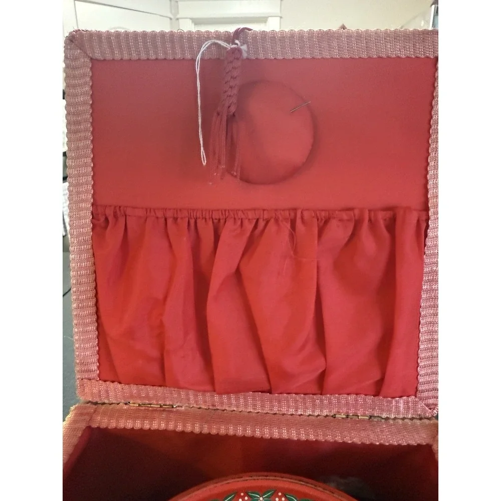 Vintage Sewing Basket Filled w/ Notions Buttons Thread – Holly Hobbie Style